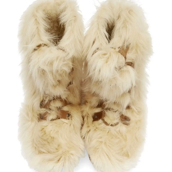 Yves Saint Laurent Beige fur boots. - Picture 5 of 10